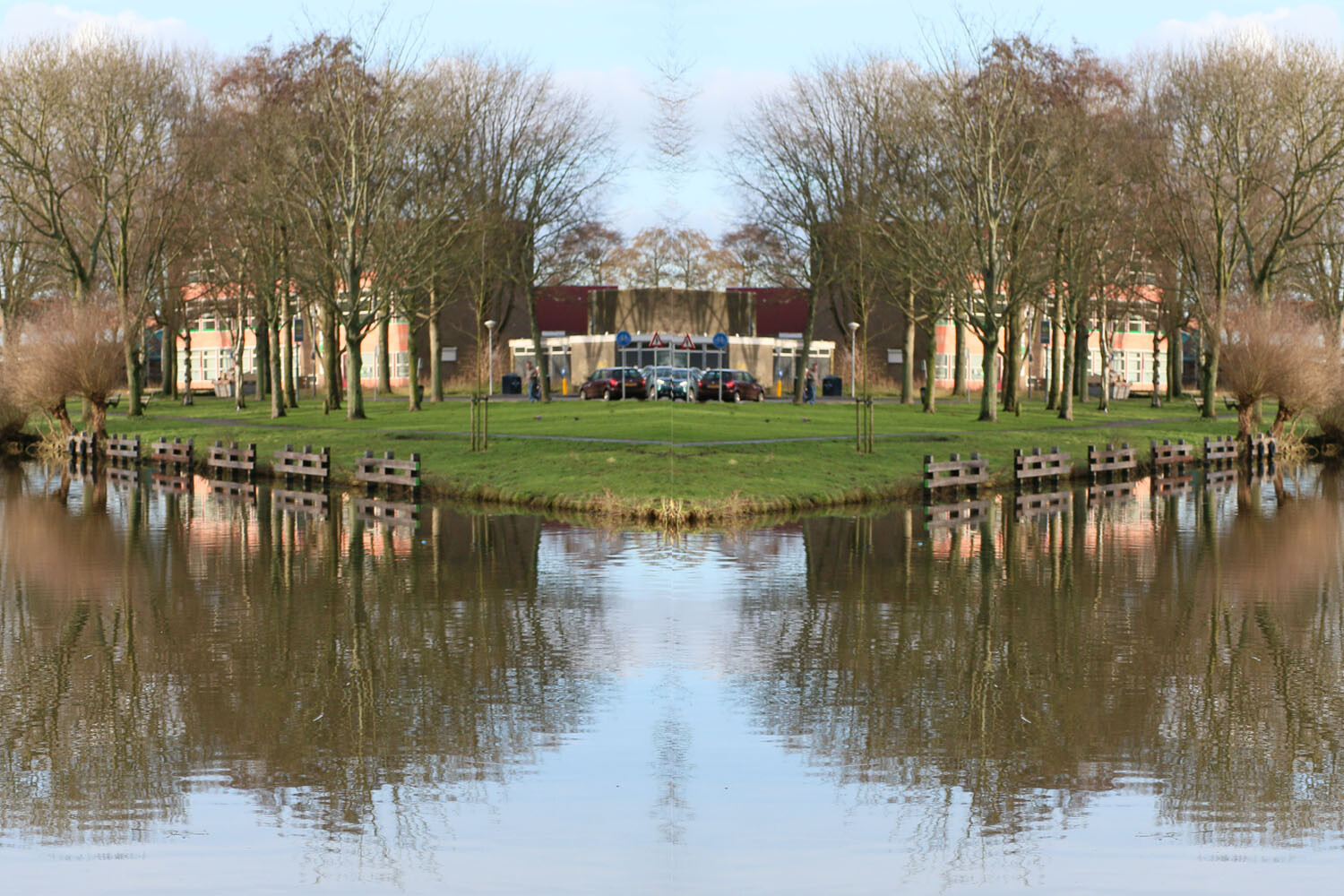 How to mirror an image in Photoshop